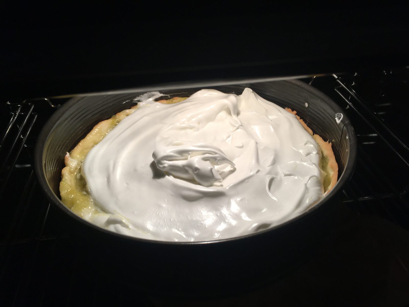 Rhabarber-Baiser-Tarte im Ofen