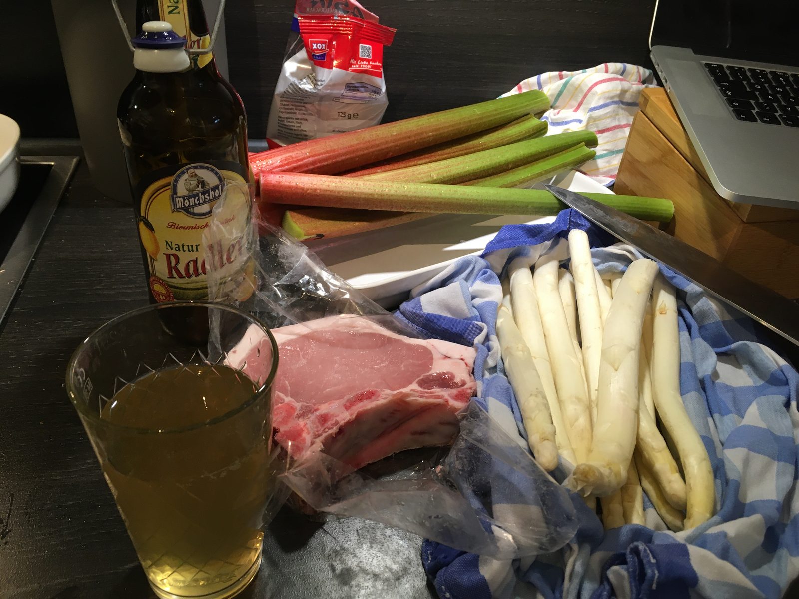 Kotelett, Spargel, Rhabarber, Radler