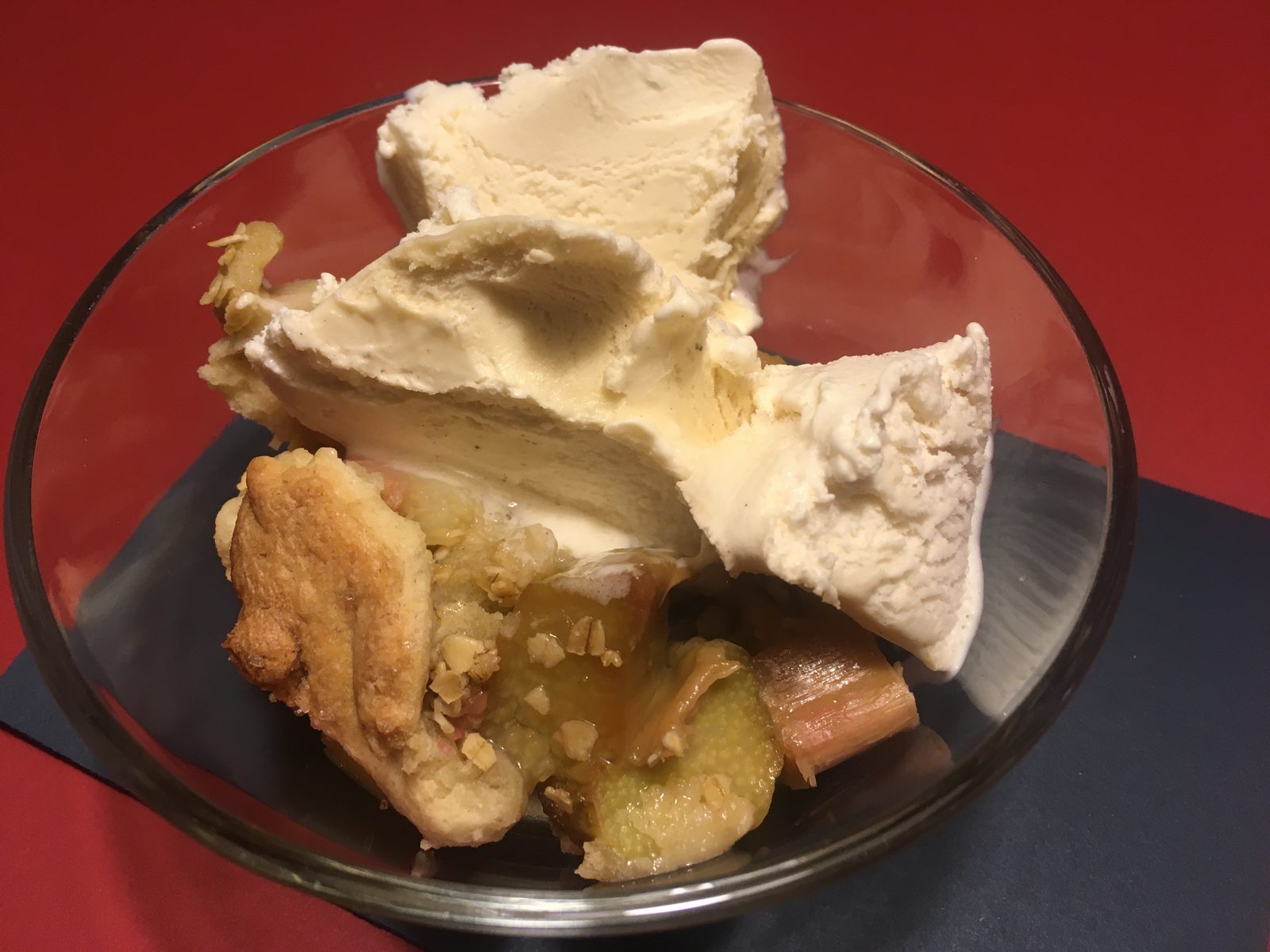 Rhabarbercrumble, Eis