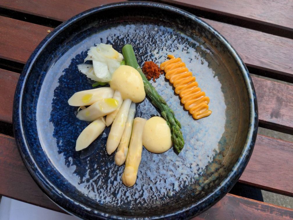 Spargel divers und Eigelb