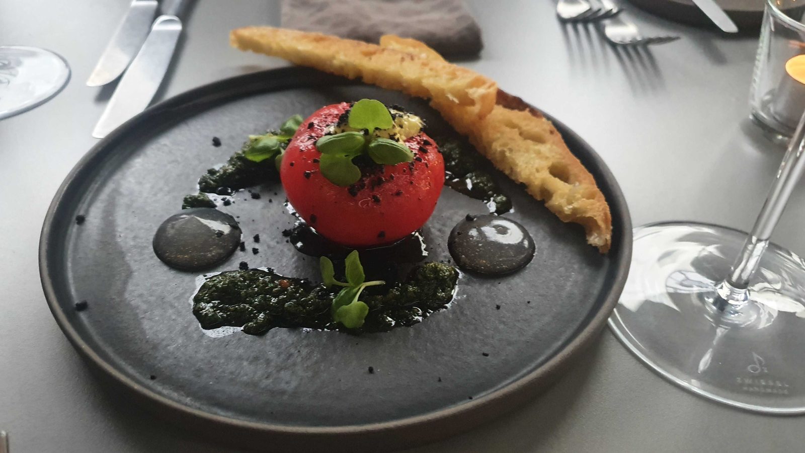 vierländer tomate
olive / basilikum / focaccia