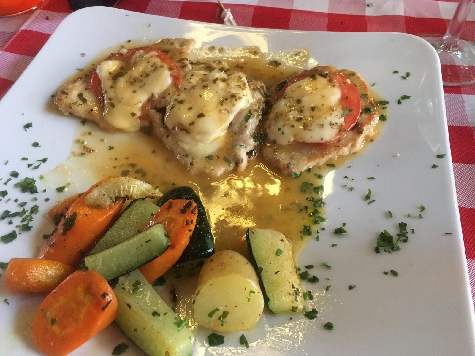 Schwein mit Caprese